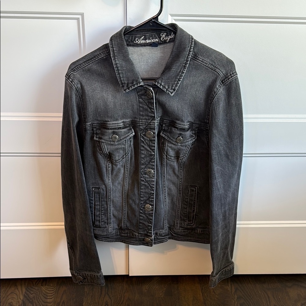 American Eagle Outfitters Gray Denim Jacket Fitted Style